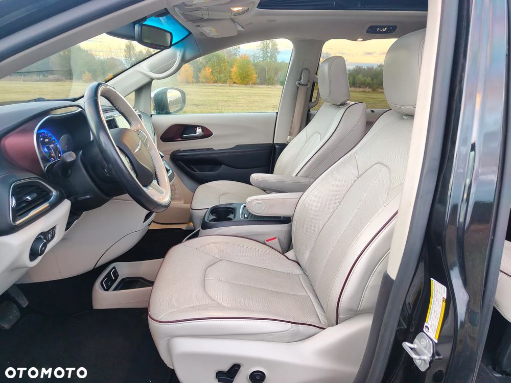 Chrysler Pacifica - 30