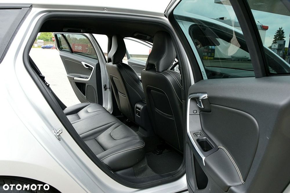 Volvo V60 D2 Drive-E Momentum - 22