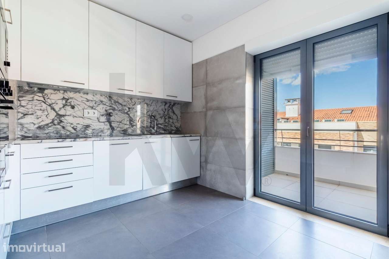Urbanização Vila Chã | T3 c/ Varanda + 2 Lugares Garagem | 186m2 Área - Grande imagem: 2/42