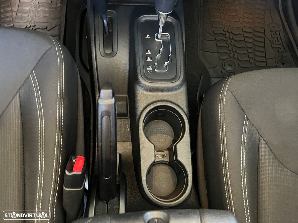 Jeep Wrangler Unlimited 2.8 CRD ATX Rubicon - 35