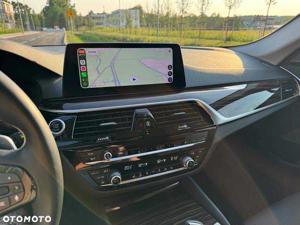 BMW Seria 5 530i xDrive mHEV - 22