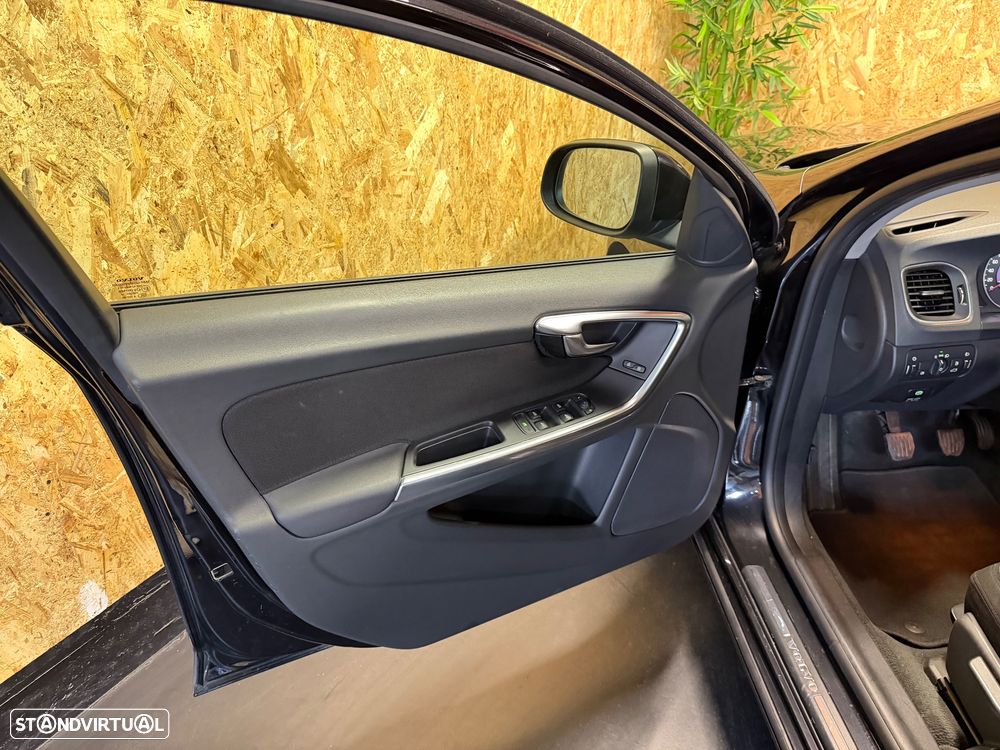 Volvo V60 2.0 D3 Momentum Start/Stop - 5