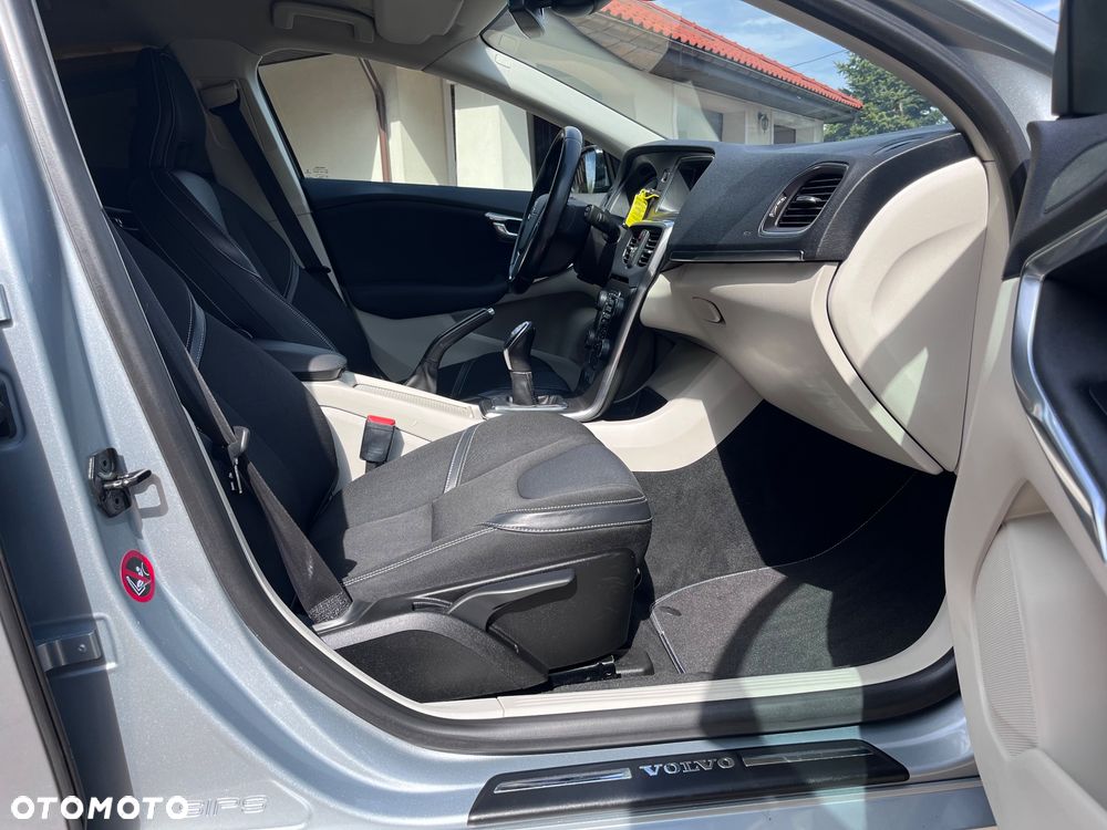 Volvo V40 D2 You - 17