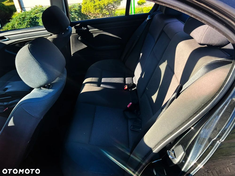 BMW Seria 3 318i - 29