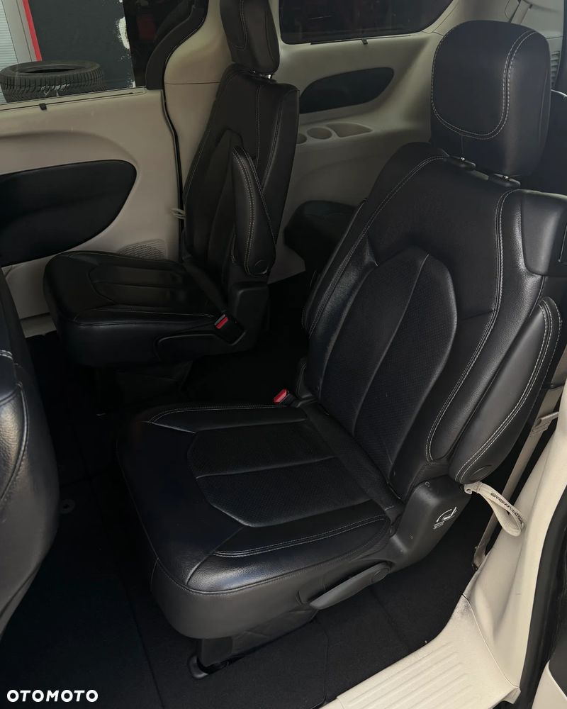 Chrysler Pacifica - 21