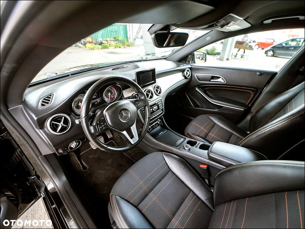 Mercedes-Benz CLA 180 7G-DCT Urban - 15