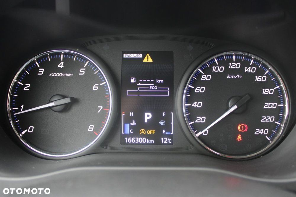 Mitsubishi Outlander - 32