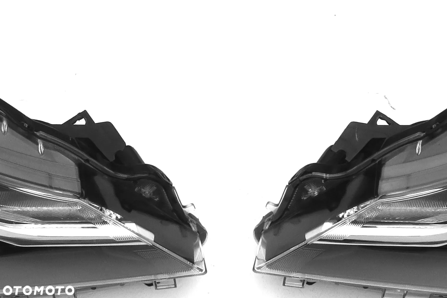 TOYOTA YARIS 3 III Lift. 2017 - 2020 reflektor reflektory L+R ORYGINAŁ OE - 9