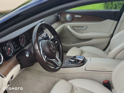 Mercedes-Benz Klasa E 220 d 4-Matic 9G-TRONIC - 13