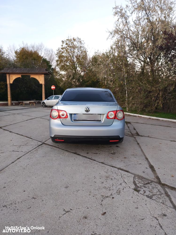 Volkswagen Jetta 1.6 TDI DPF Trendline - 13