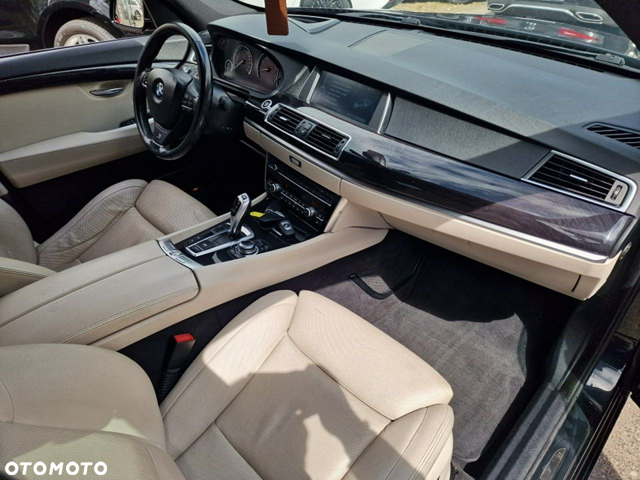 BMW 5GT - 32