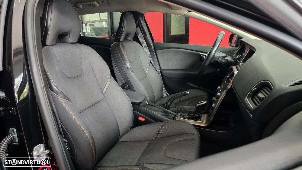 Volvo V40 2.0 D2 Momentum Geartronic — fotografia 54