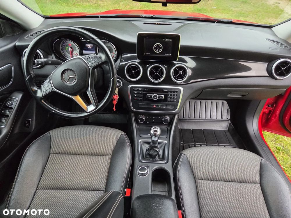 Mercedes-Benz CLA 200 Urban - 10