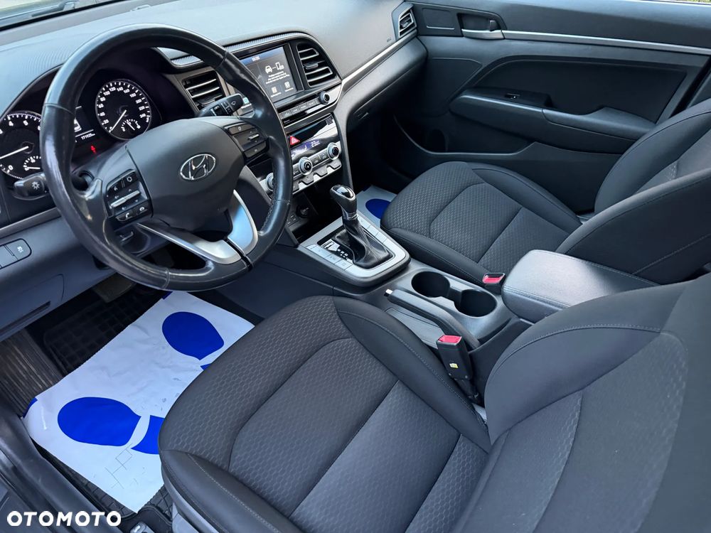 Hyundai Elantra 1.6 Comfort - 8