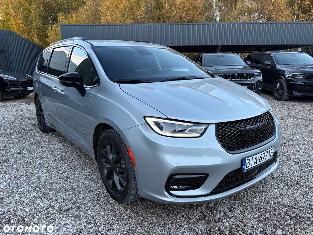 Chrysler Pacifica - 1