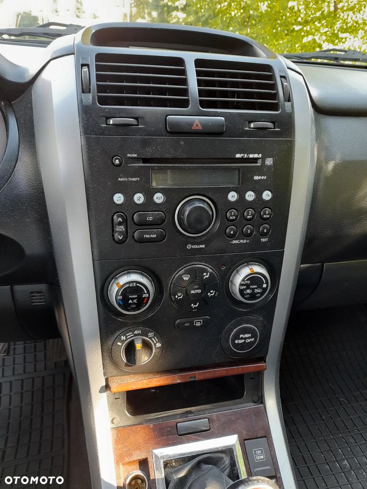 Suzuki Grand Vitara 2.0 - 7