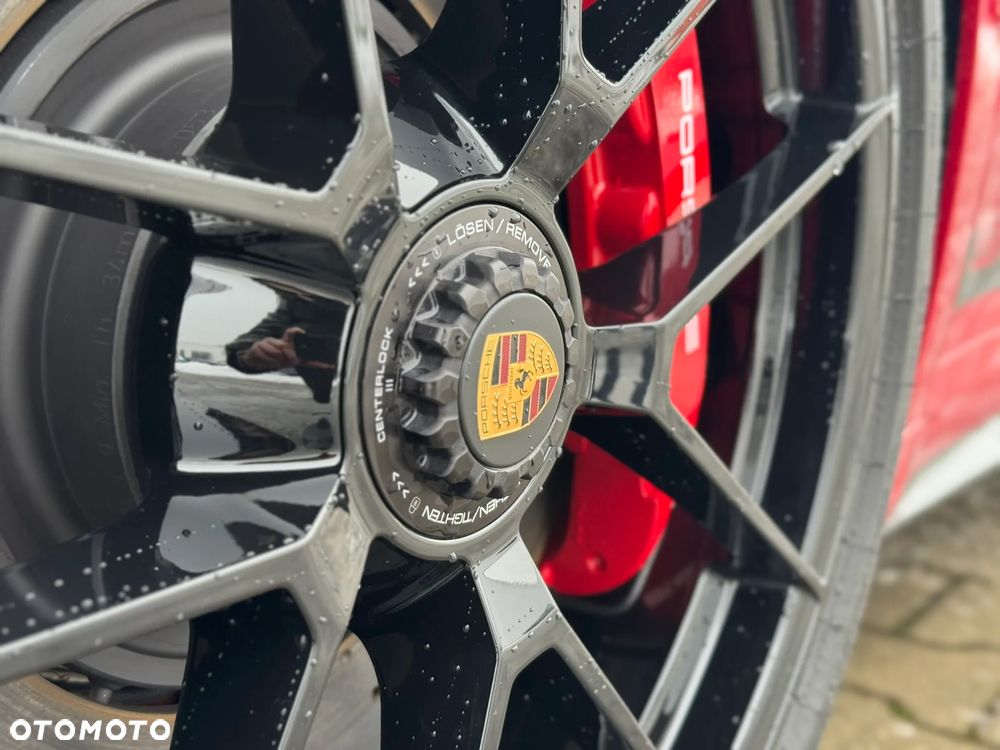 Porsche 911 Carrera 4 GTS PDK - 9