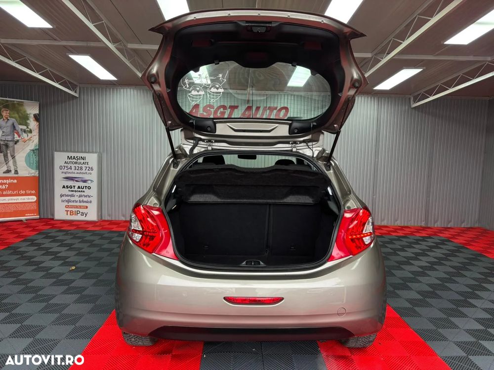 Peugeot 208 - 16