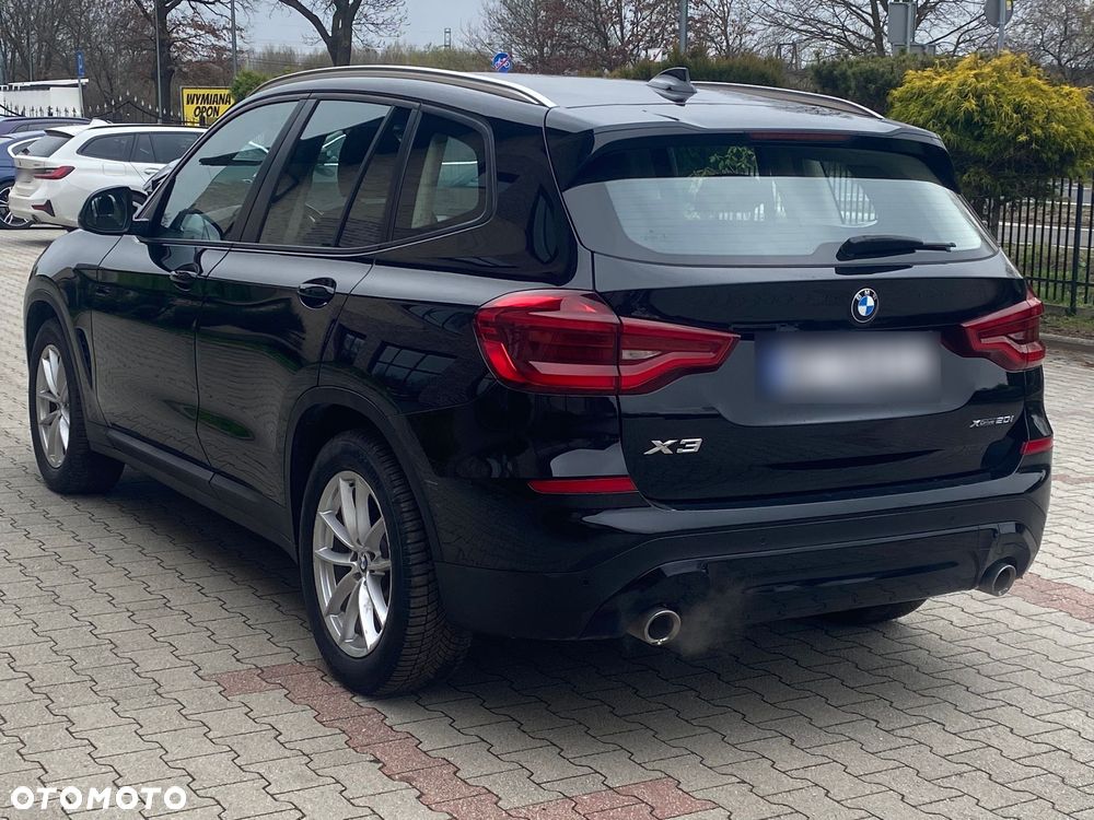 BMW X3 xDrive20i Advantage - 11