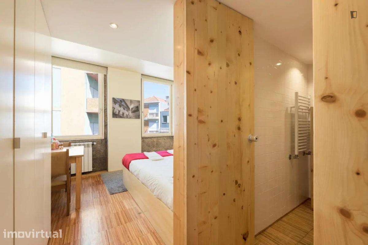 Quarto - localizado em Santo Ildefonso Porto - Grande imagem: 3/10