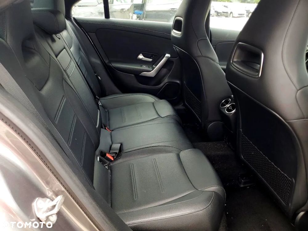 Mercedes-Benz CLA 250 4-Matic 7G-DCT - 11