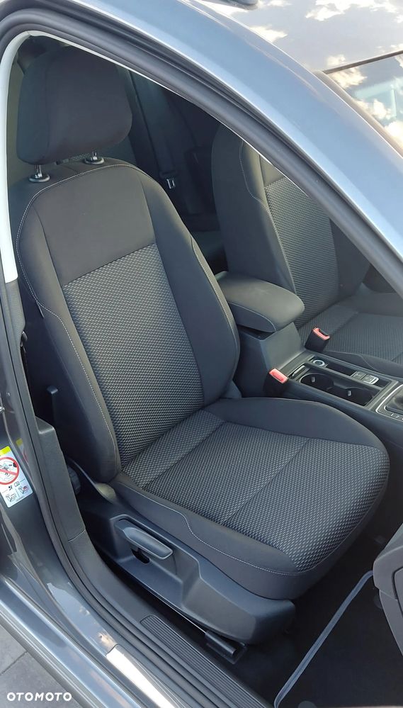 Volkswagen Golf 1.6 TDI Sound - 28