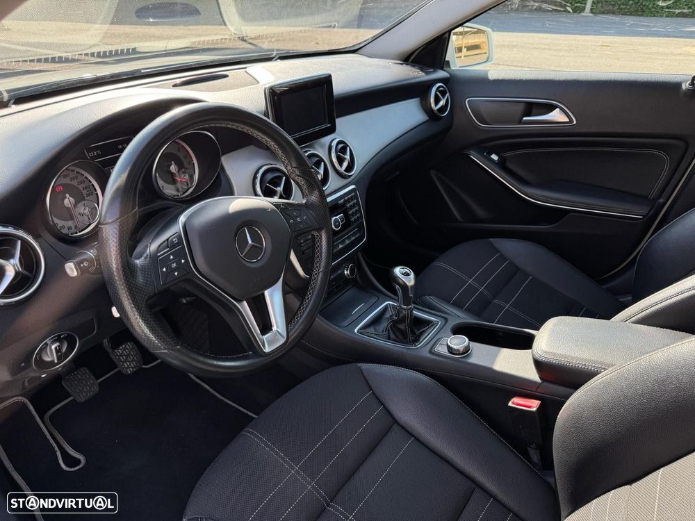Mercedes-Benz GLA 180 d Urban - 9