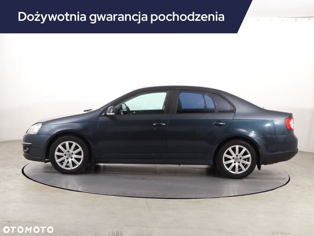 Volkswagen Jetta - 4