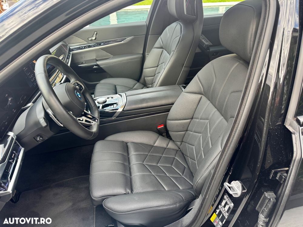 BMW i7 - 24