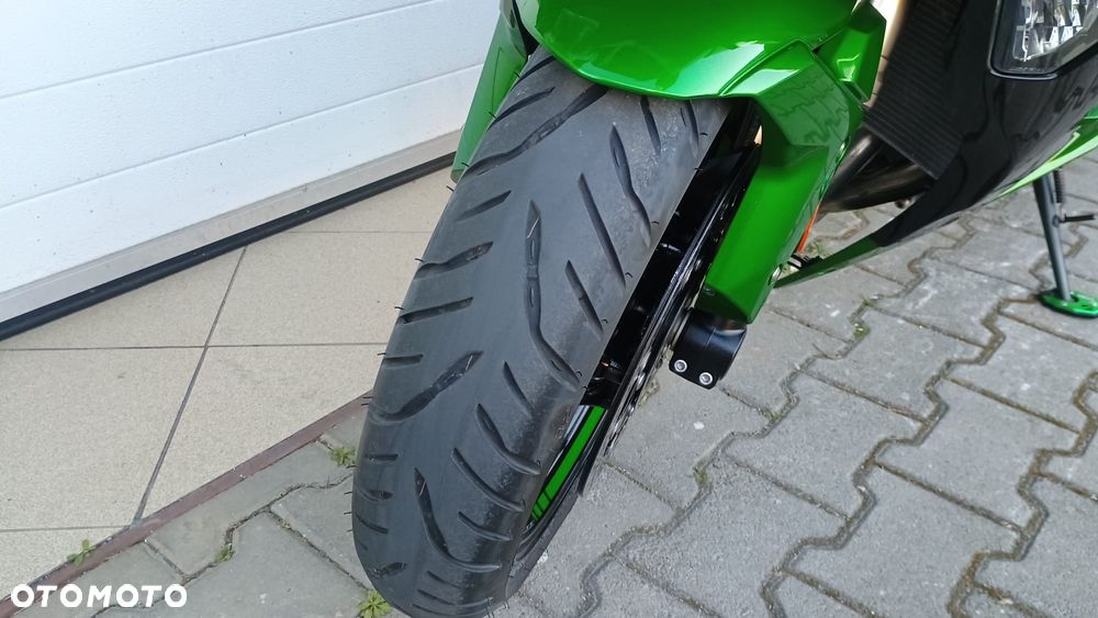 Kawasaki Ninja H2 SX - 13