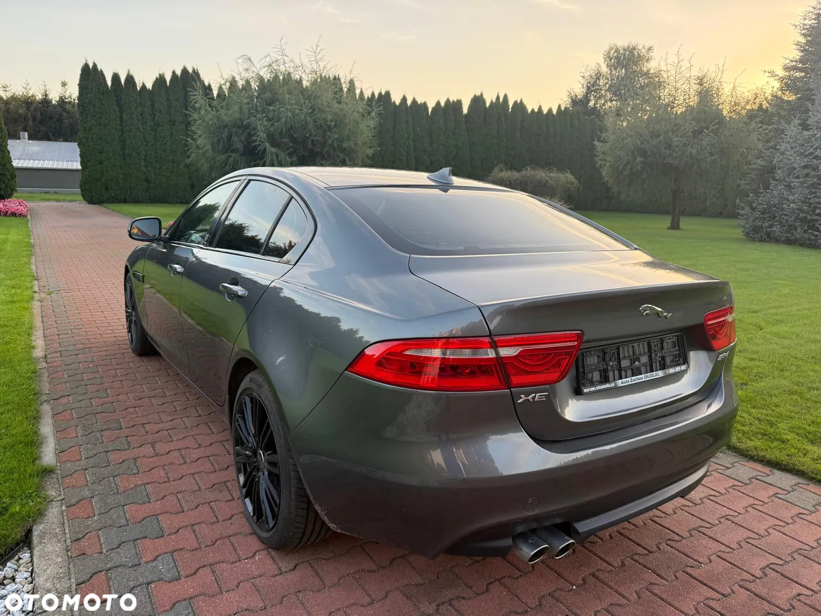 Jaguar XE 2.0 D R-Sport - 8