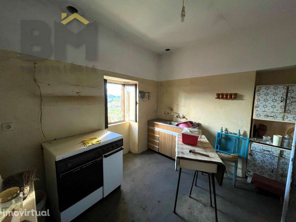 Moradia T2, com quintal, para venda em Salgueiro do Campo! - Grande imagem: 3/31