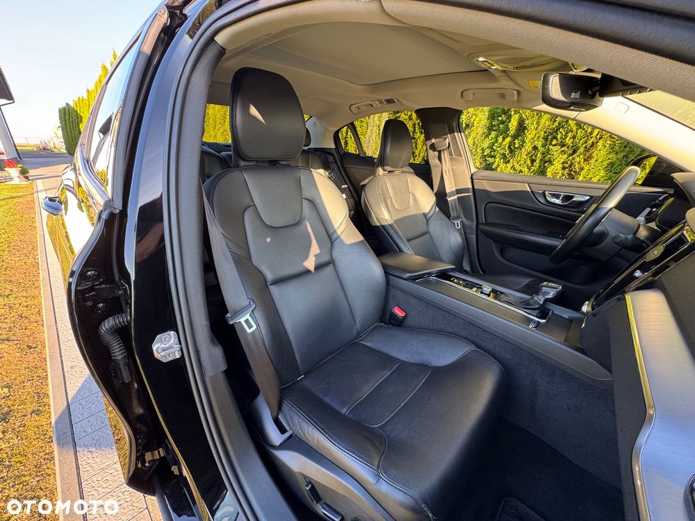 Volvo S60 T6 AWD Momentum Pro - 24