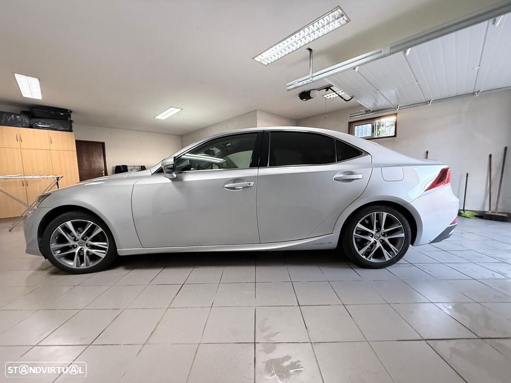 Lexus IS 300H - 5