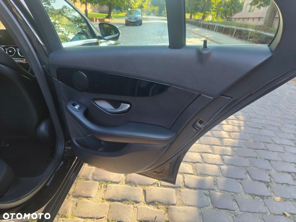 Mercedes-Benz Klasa C 200 4-Matic 7G-TRONIC - 24