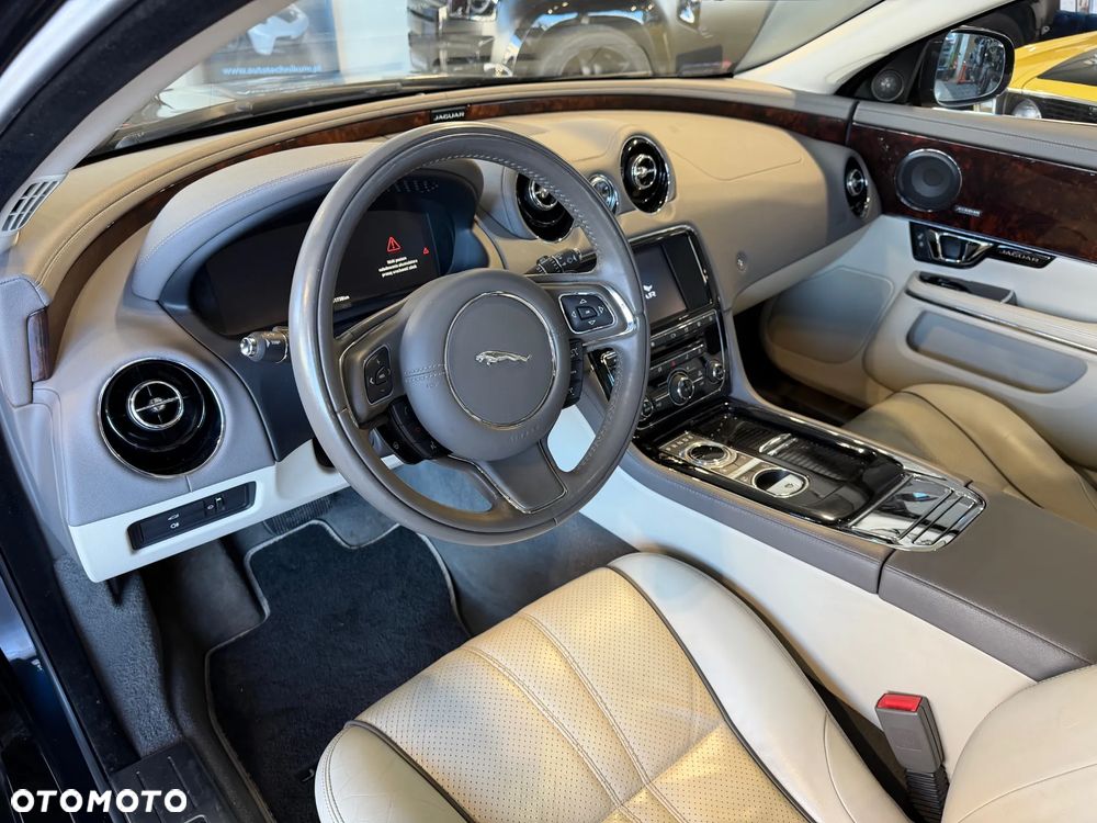 Jaguar XJ 3.0 V6 Kompressor AWD R-Sport - 10