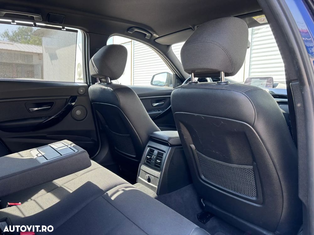 BMW Seria 3 320i Aut. Advantage - 32