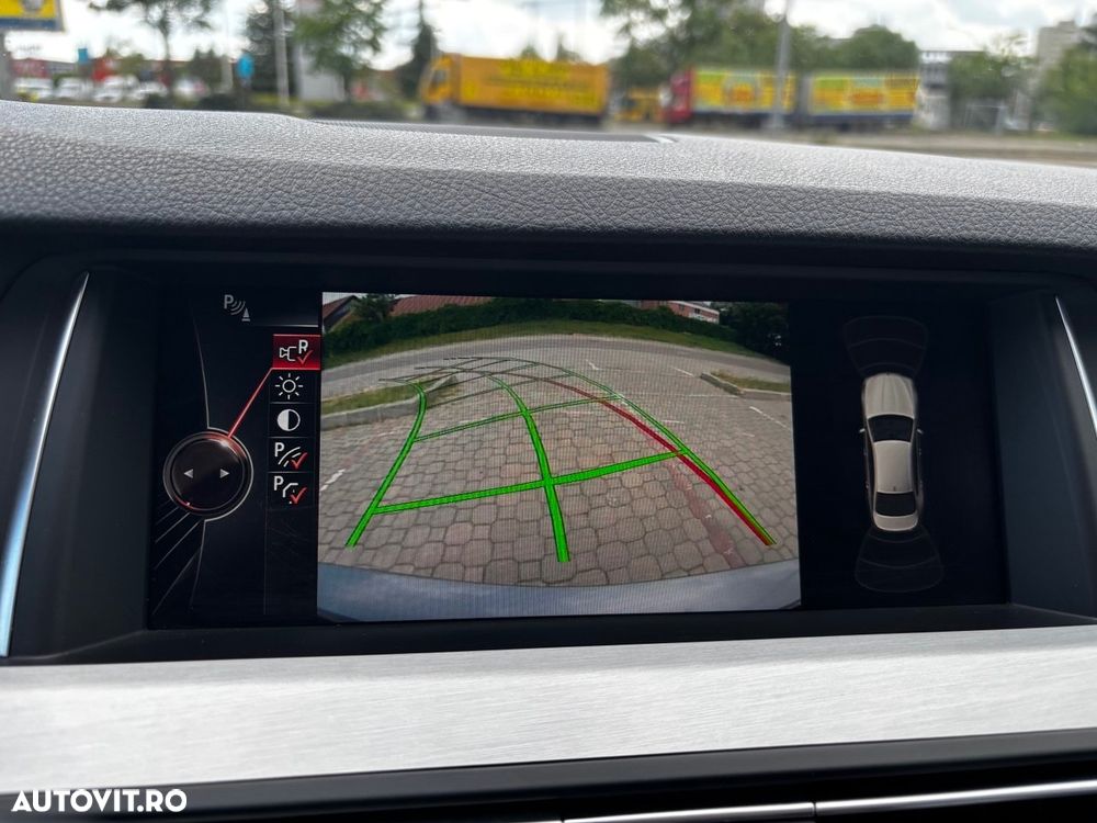 BMW Seria 5 525d xDrive AT - 11