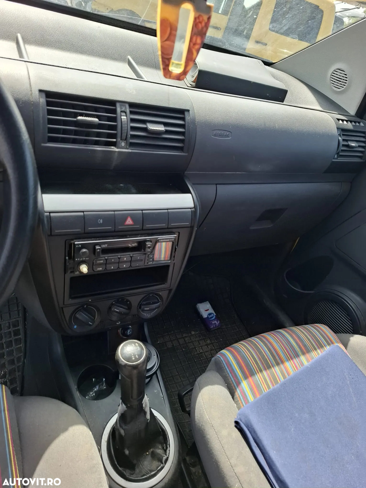 Dezmembrez Volkswagen Fox - 3