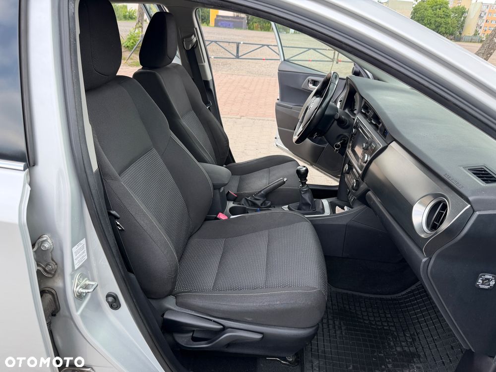 Toyota Auris 2.0 D-4D Premium Comfort - 27