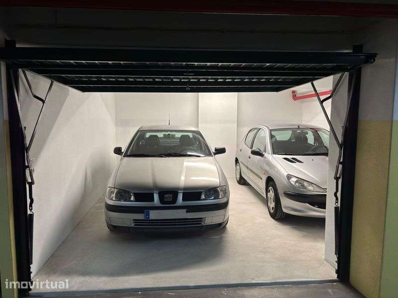 Aluga-se garagem/box fechada - Grande imagem: 2/5