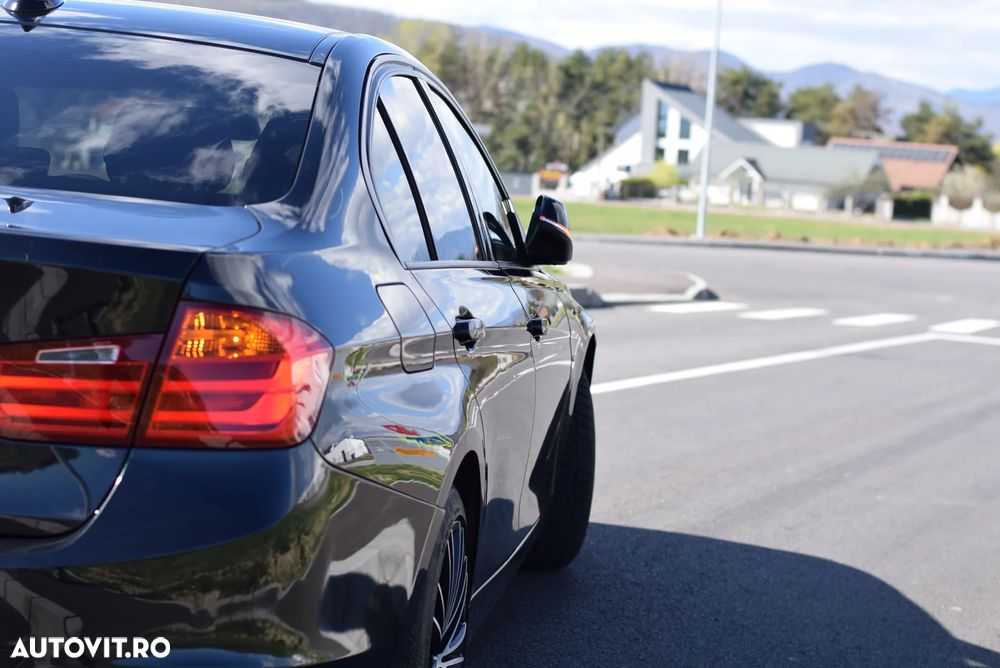 BMW Seria 3 320d Sport-Aut. - 33