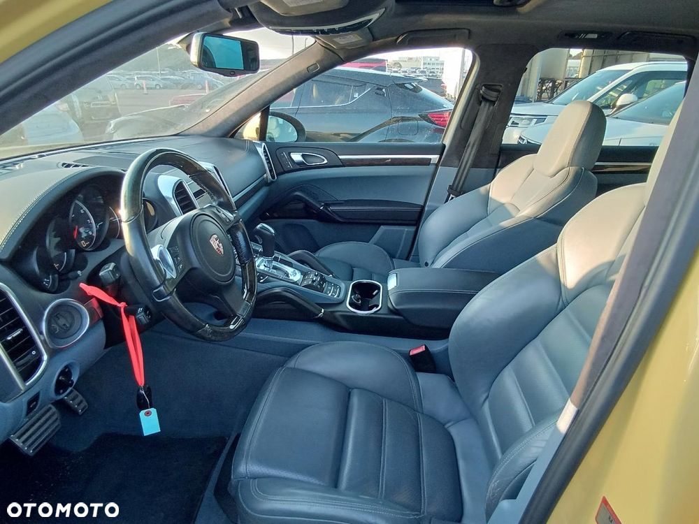 Porsche Cayenne Turbo - 33