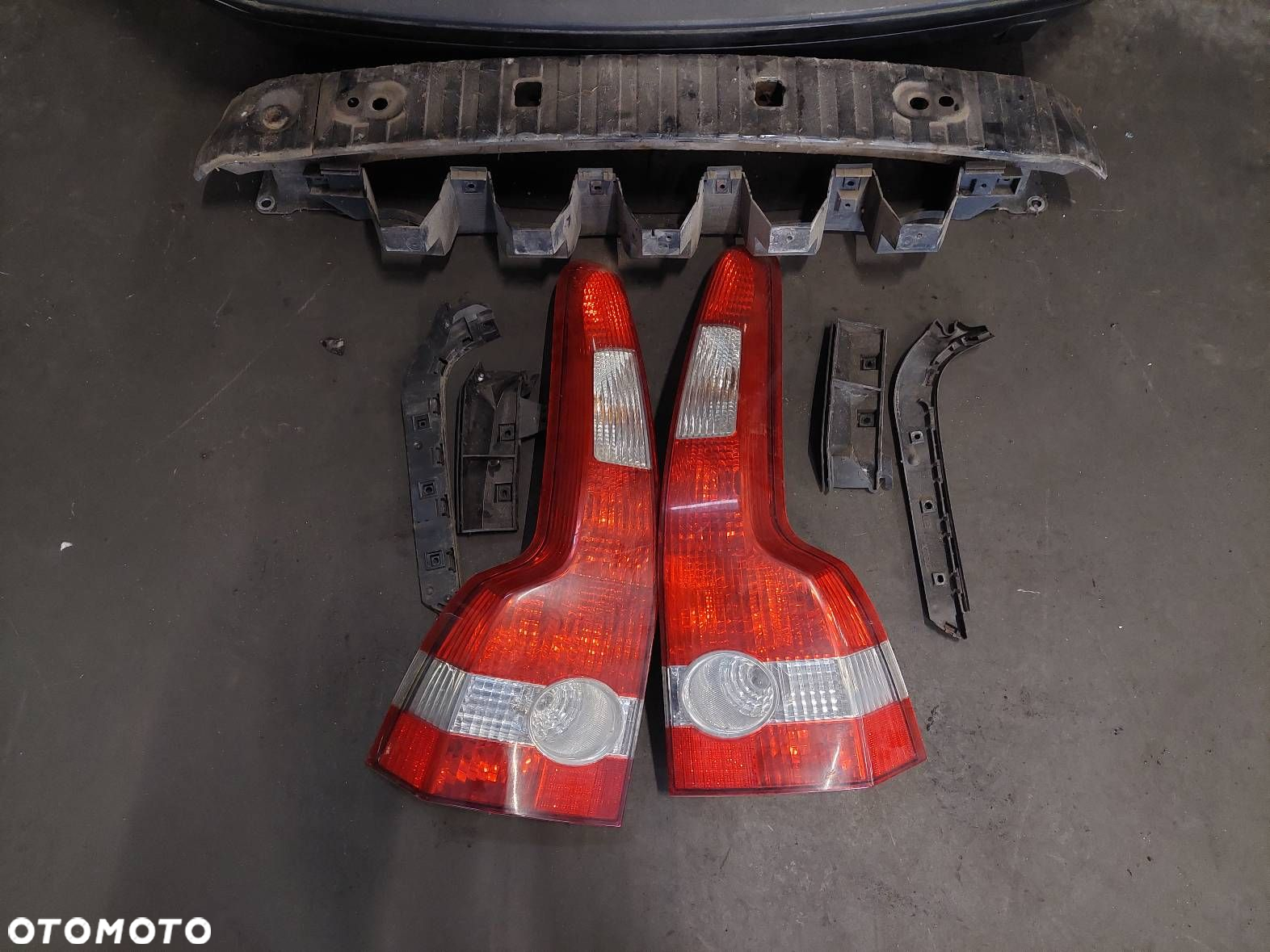 KOMPLETNY TYŁ VOLVO V50 I - 12