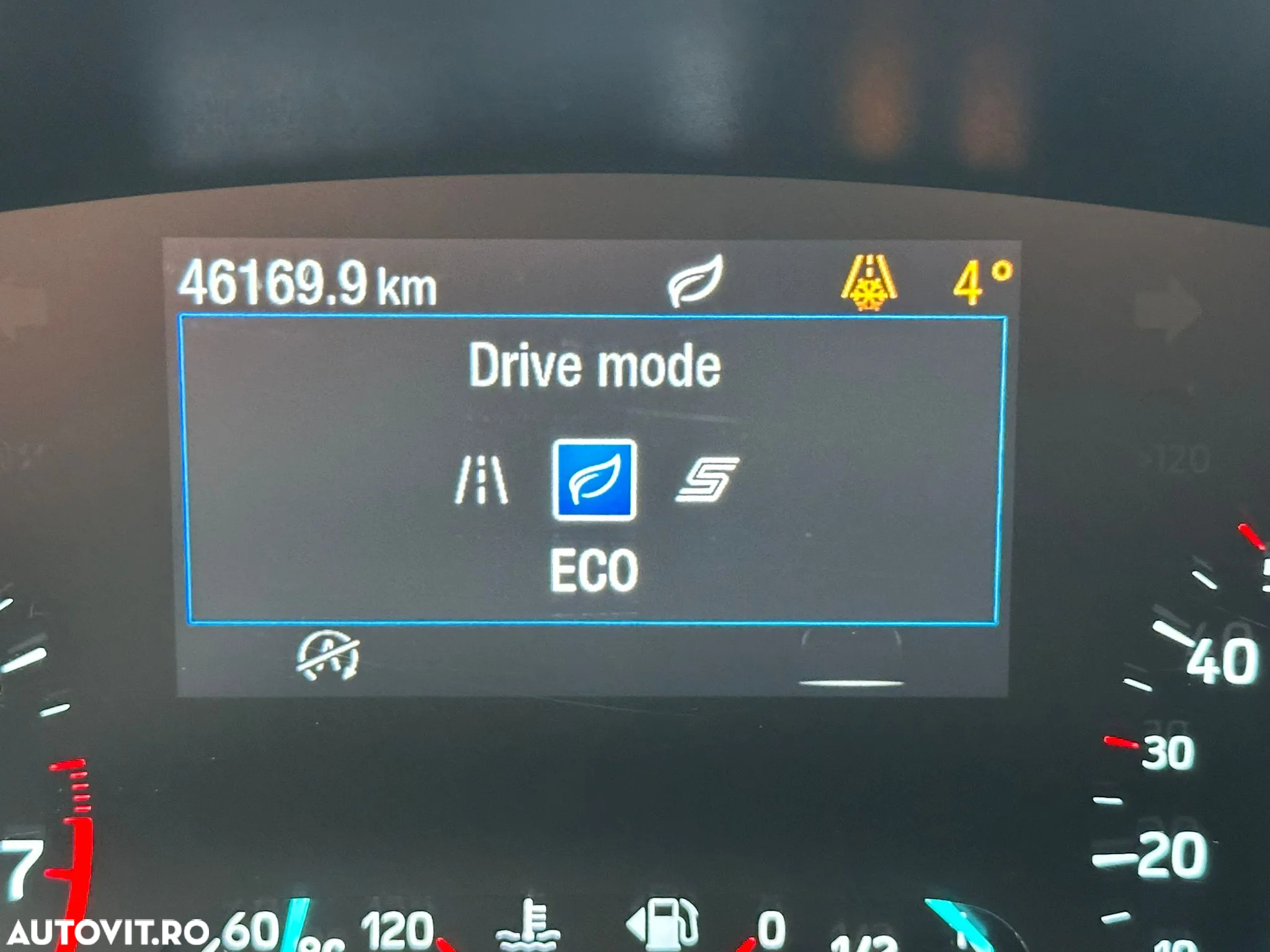 Ford Focus Turnier 1.0 EcoBoost Start-Stopp-System ST-LINE - 22