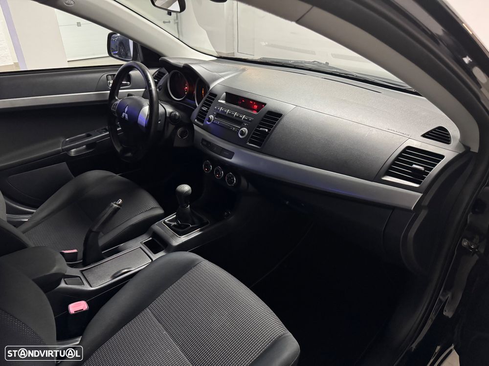 Mitsubishi Lancer Sportback 1.6 Invite Black Edition ClearTec - 15