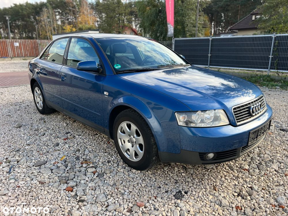 Audi A4 Limousine - 1