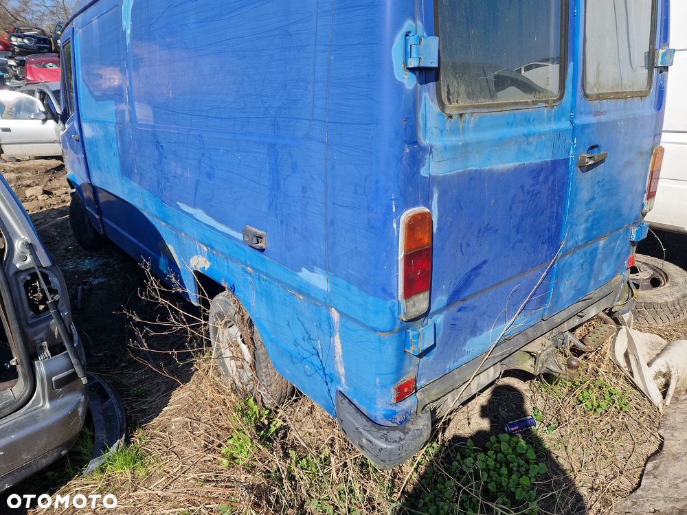 mercedes kaczka t1 maska zderzak lampa grill błotnik drzwi zbiornik paliwa szyba lusterko klamka - 1