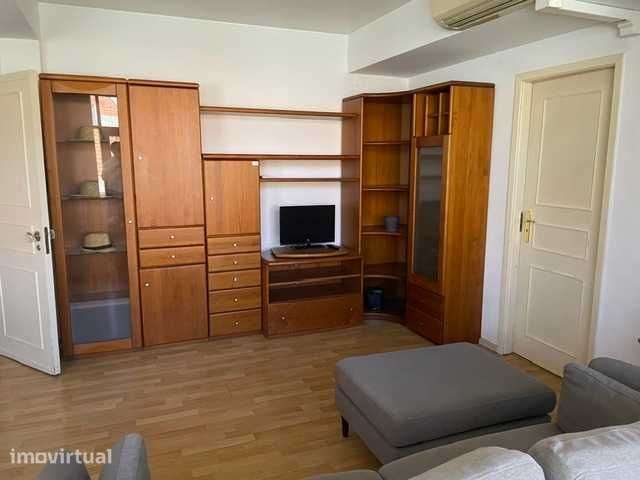 Arrenda Apartamento T3 Lisboa Entre Campos - Grande imagem: 2/8