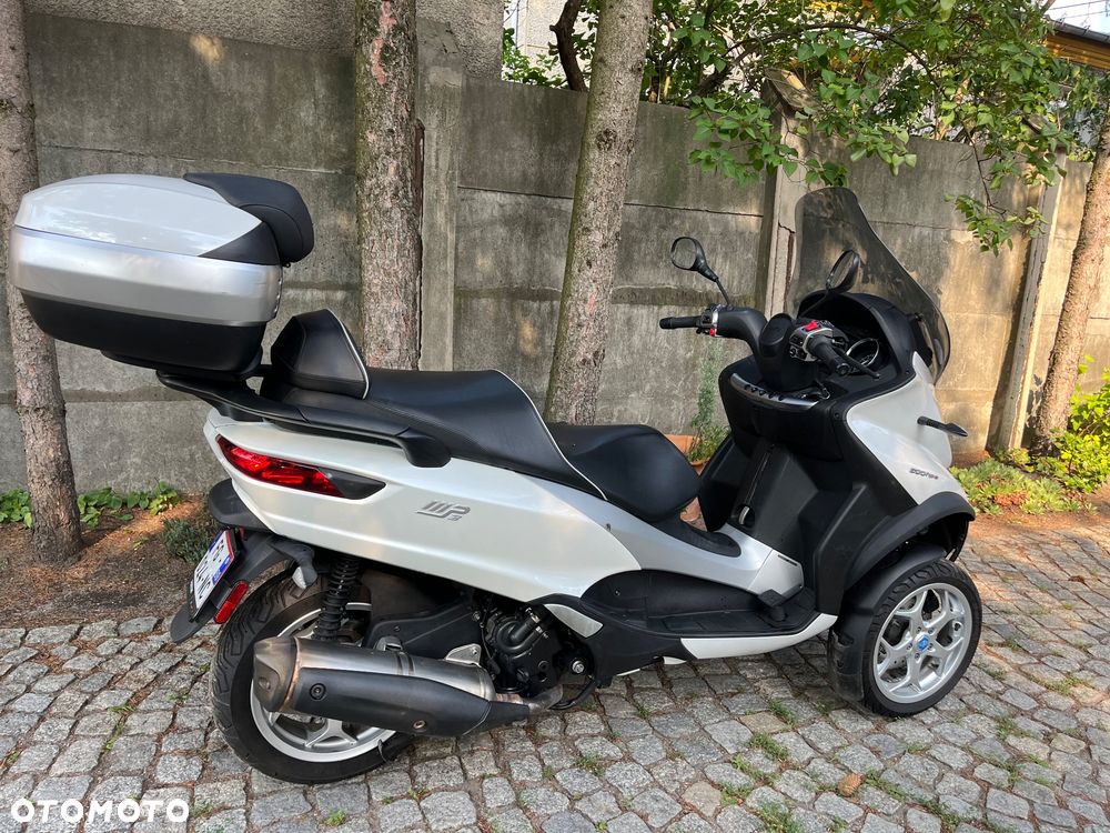 Piaggio MP-3 - 12